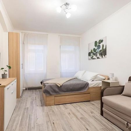 Apartman Vishegrad Διαμέρισμα Κάρλοβι Βάρι Εξωτερικό φωτογραφία