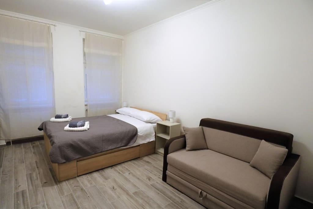 Apartman Vishegrad Διαμέρισμα Κάρλοβι Βάρι Εξωτερικό φωτογραφία