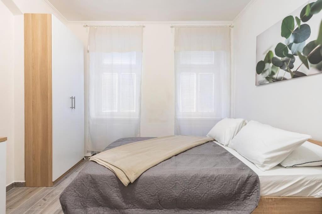 Apartman Vishegrad Διαμέρισμα Κάρλοβι Βάρι Εξωτερικό φωτογραφία
