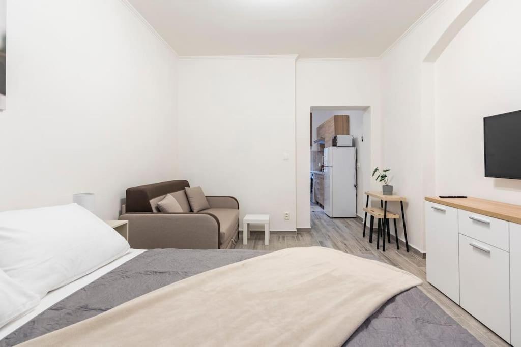 Apartman Vishegrad Διαμέρισμα Κάρλοβι Βάρι Εξωτερικό φωτογραφία