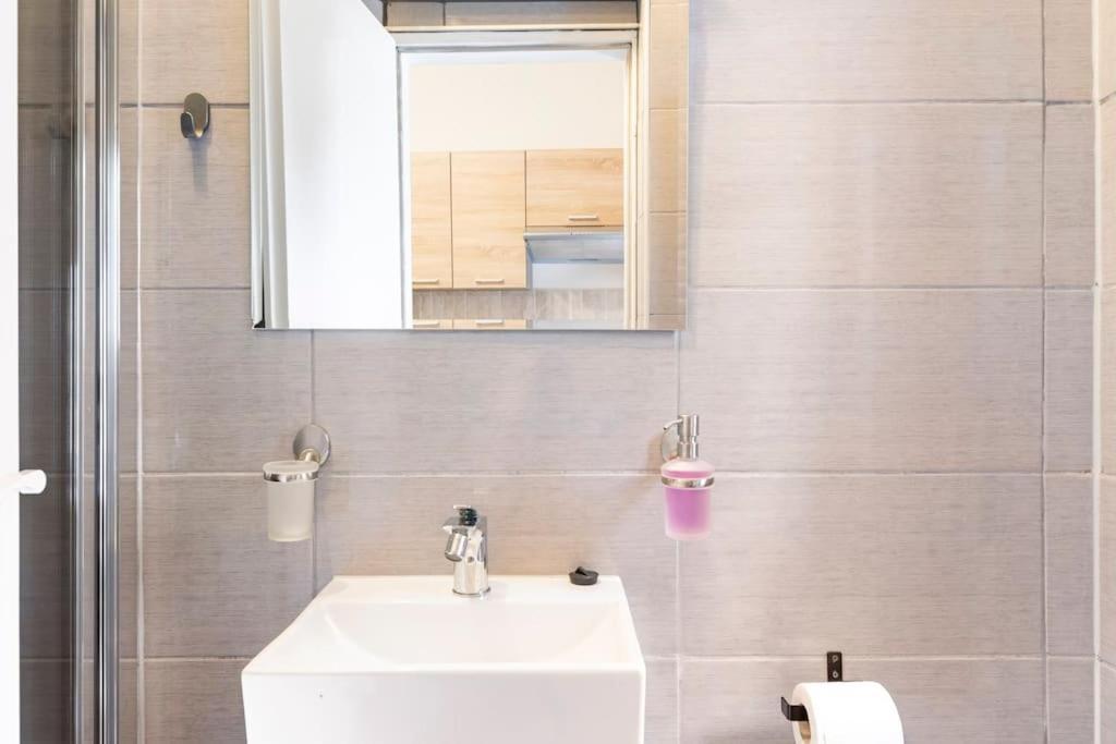 Apartman Vishegrad Διαμέρισμα Κάρλοβι Βάρι Εξωτερικό φωτογραφία